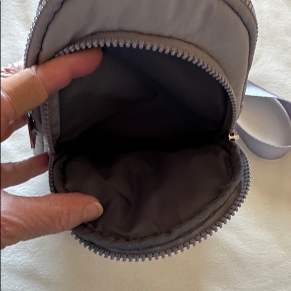 Mini sling back pack - Picture 7 of 10